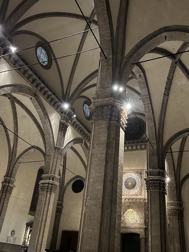 Pietra serena piers and the vaults of the nave