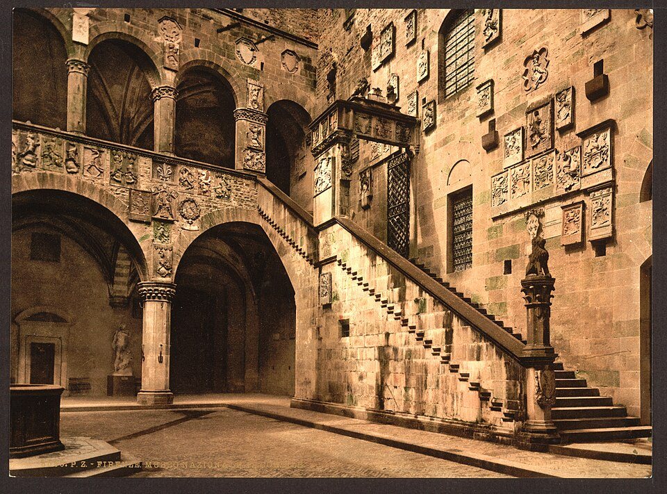 Royal Museum, the court (i.e. Bargello Museum, the courtyard), Florence, Italy LCCN2001700793