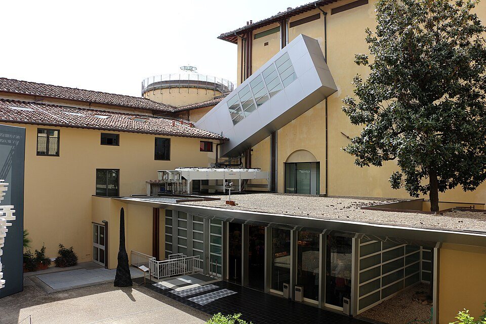 Accademia di Firenze, veduta sul cortile del museo dell'accademia 04
