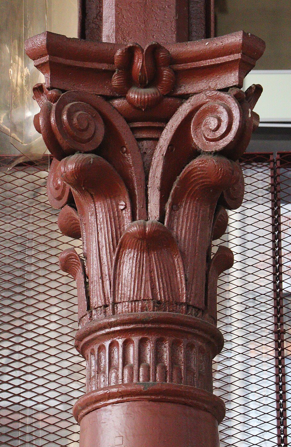 Firenze, mercato centrale, interno, capitello e decorazione in ferro 03