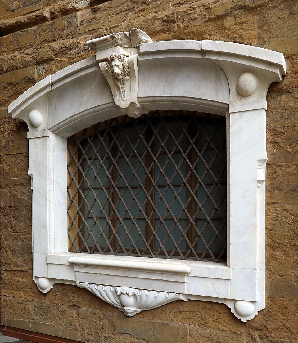 Firenze, cappelle medicee, esterno, finestrone 01