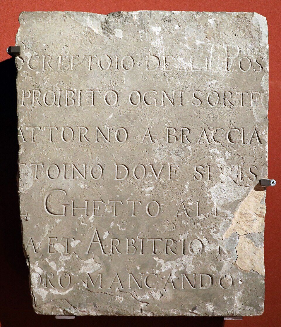 Frammento con bando dello scrittoio delle regie possessioni, dal ghetto di firenze, xvii secolo (fi, lapidario