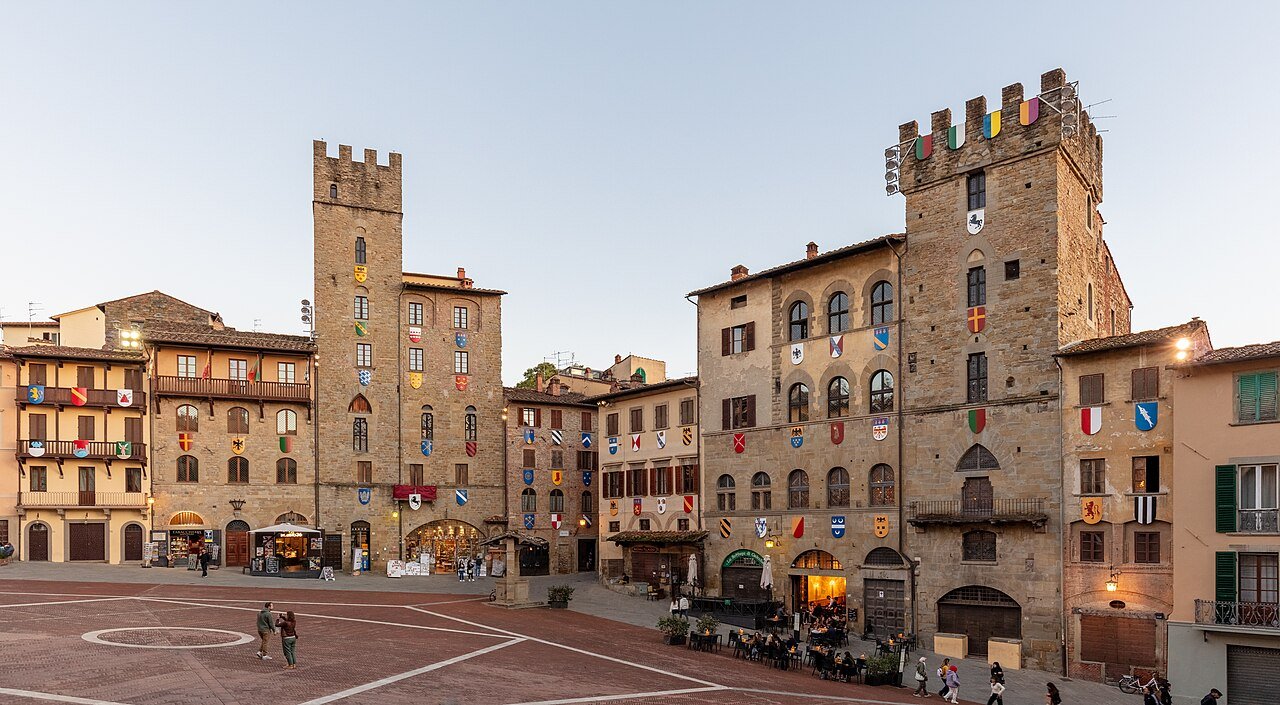 Plaza Mayor, Arezzo, Italia, 2022 09 17, DD 53 55 HDR