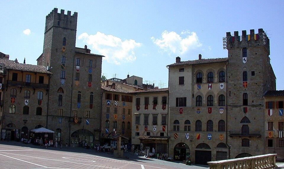 Arezzo Piazza Grande 1