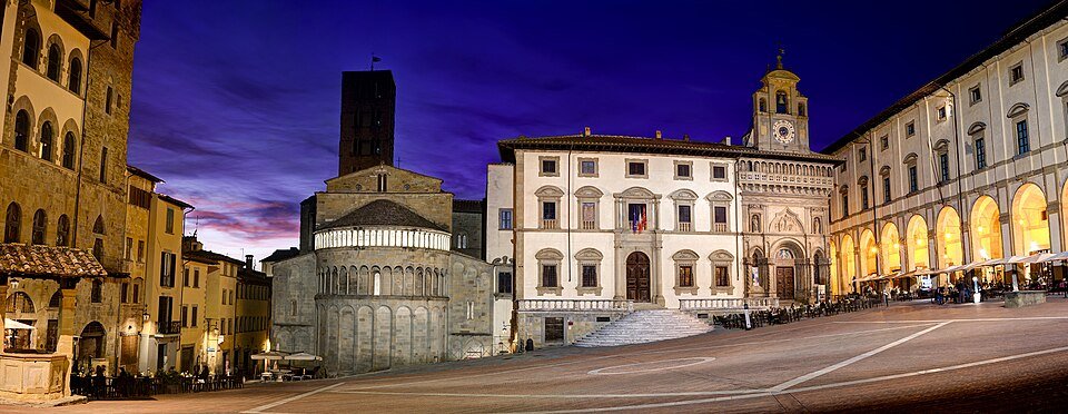 04 36 Piazza Grande @ Arezzo, Italy copy