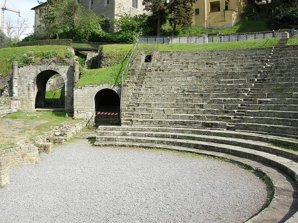 Fiesole, area archeologica, teatro 11