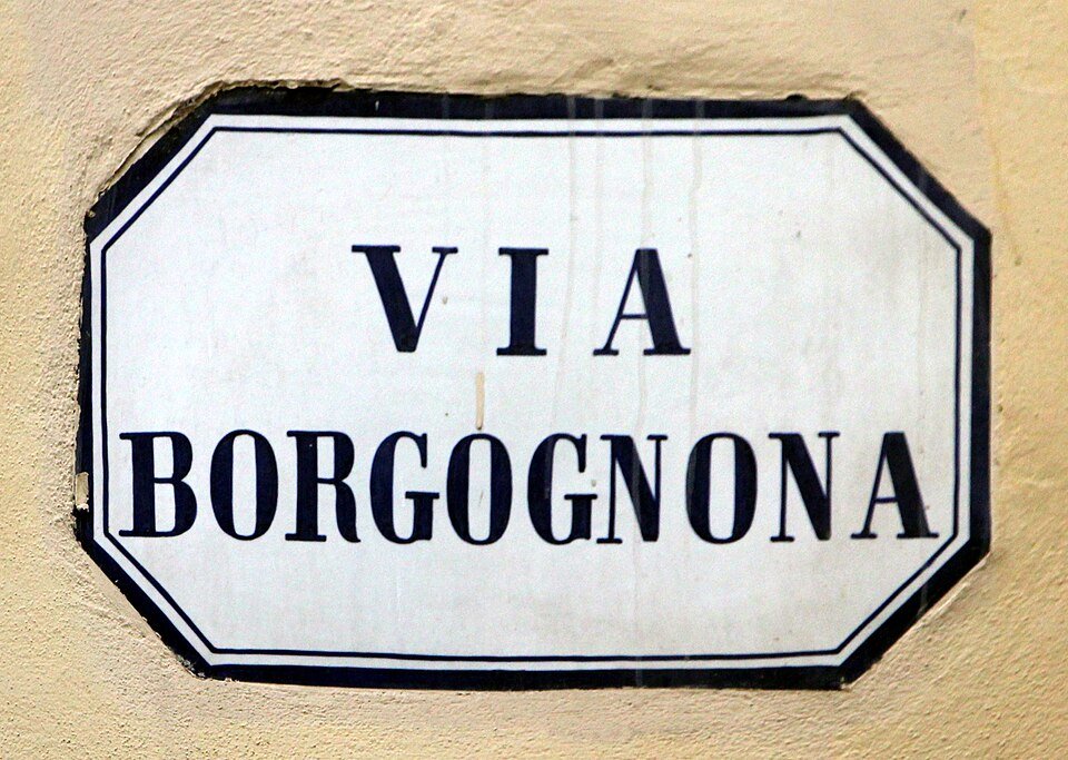 Via borgognona lapide con nome vicino via dei bentaccordi