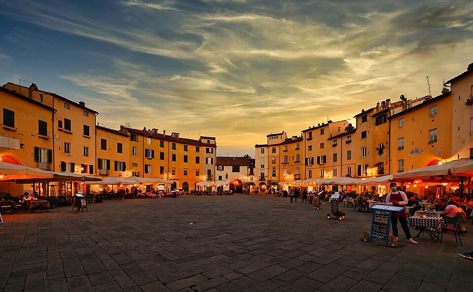 Piazza dell'Anfiteatro tramonto