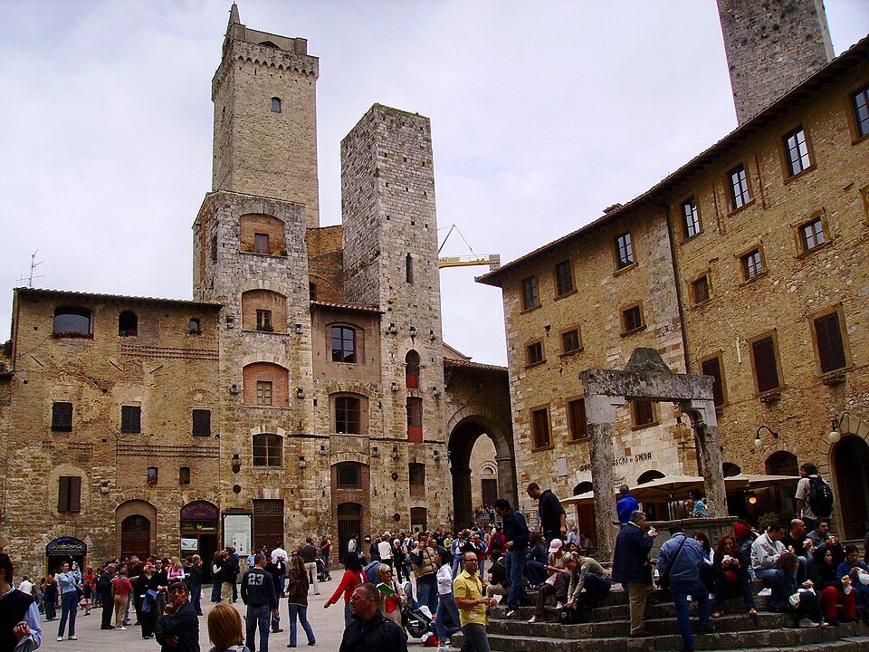 Piazza della Cisterna in San Gimignano 2